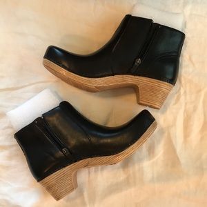 Dansko women’s Maria ankle bootie, Black
